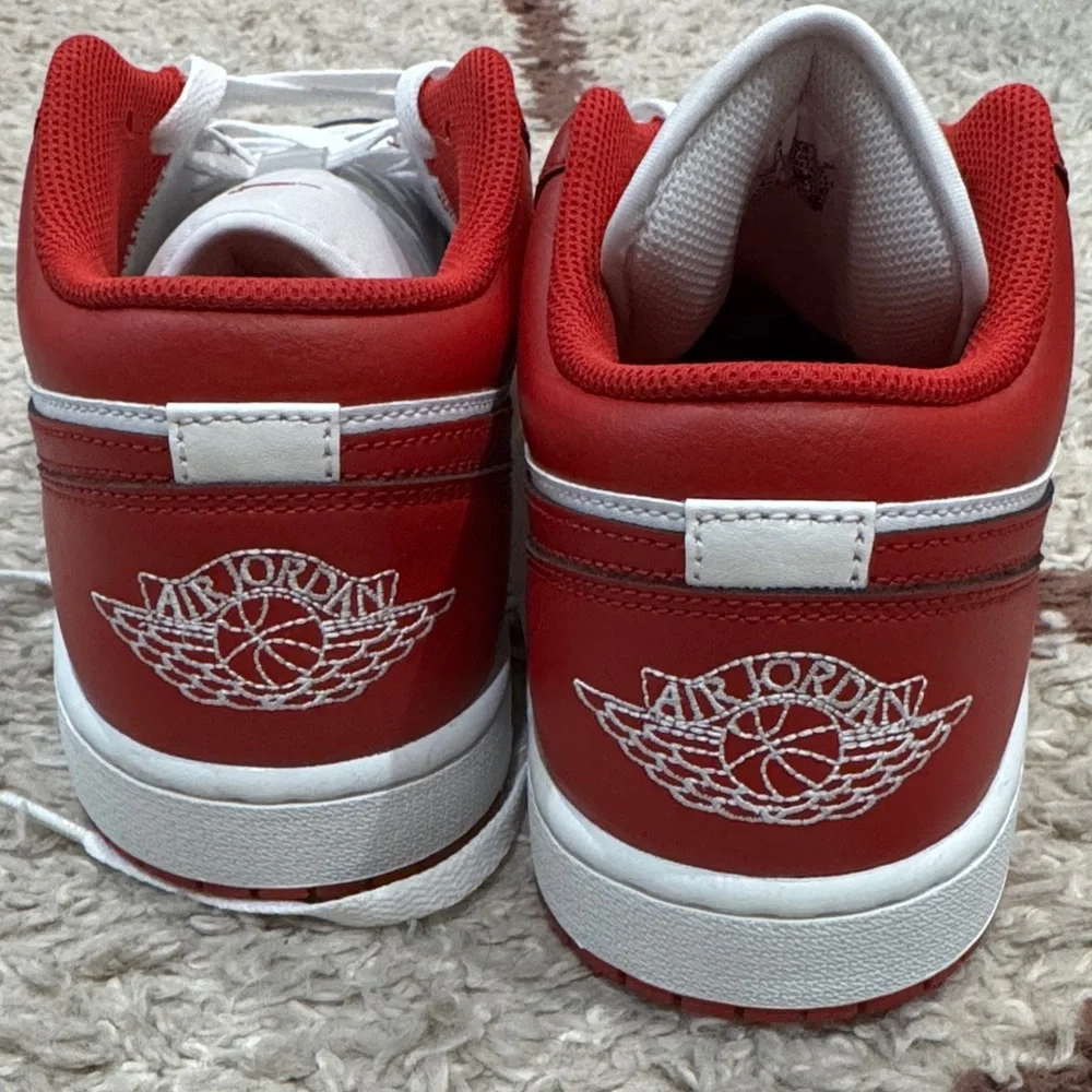 Jordan Men's Classic Red and White Sneakers Air Jordan 1 Low Top - Picture 4 of 4